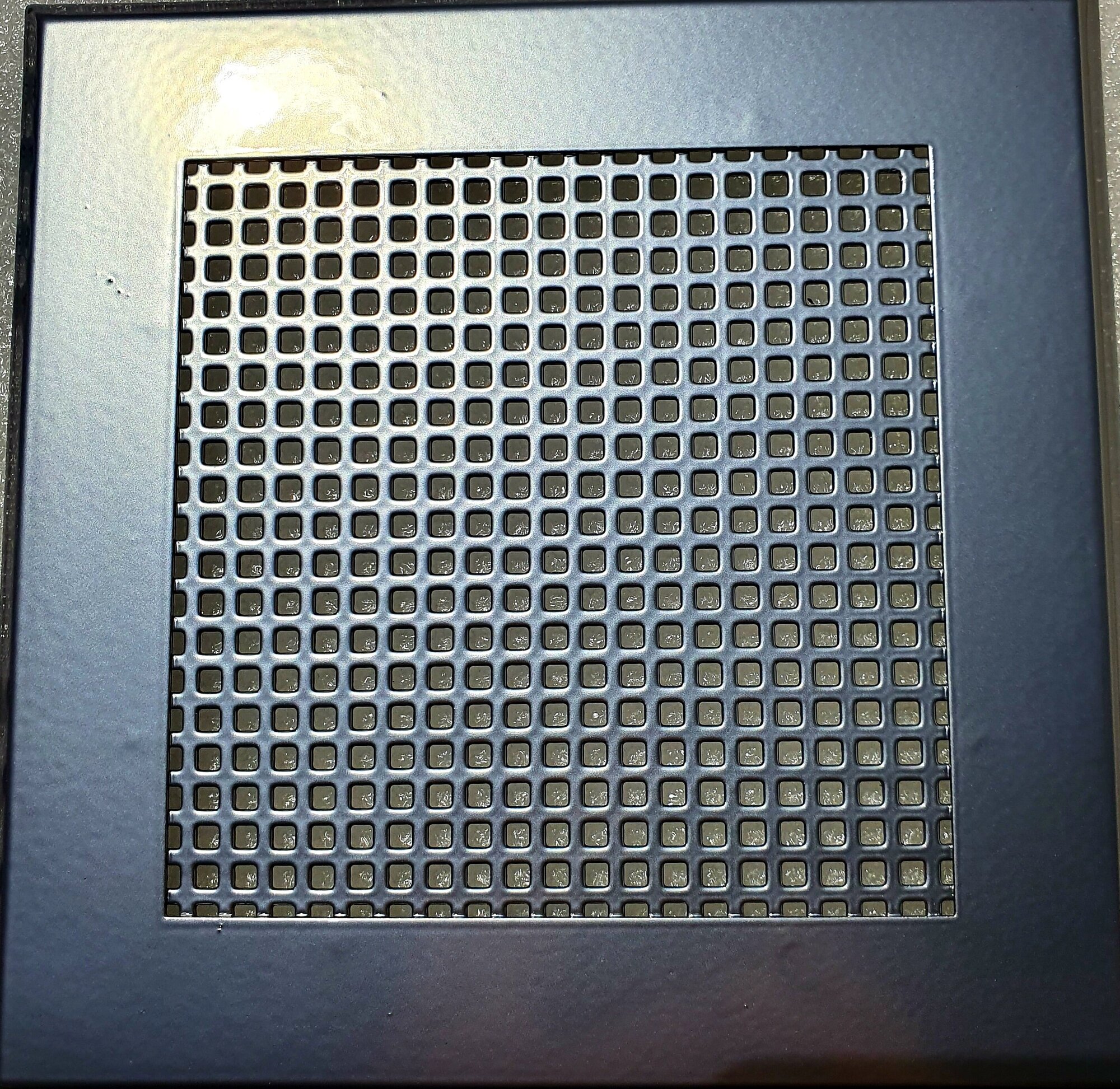 Вентиляционная решетка металлическая на магнитах 150х150мм. Перфорация "рисунок" квадрат. Цвет: хром