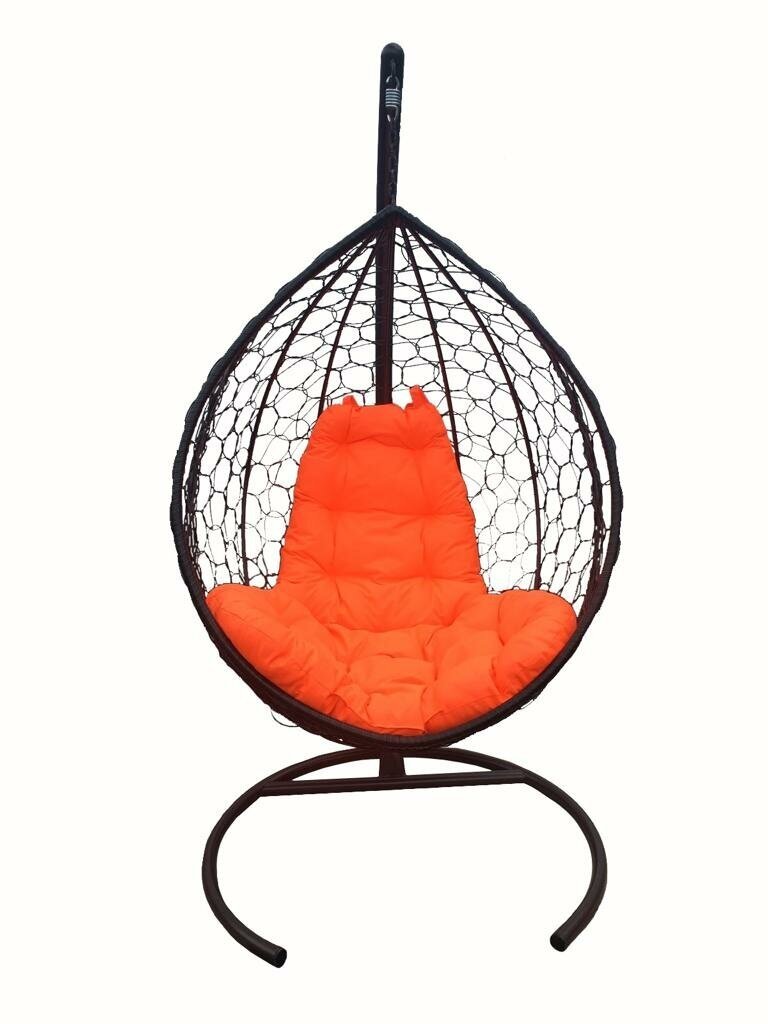 Подвесное кресло кокон с ротангом коричневое, подушка оранжевая