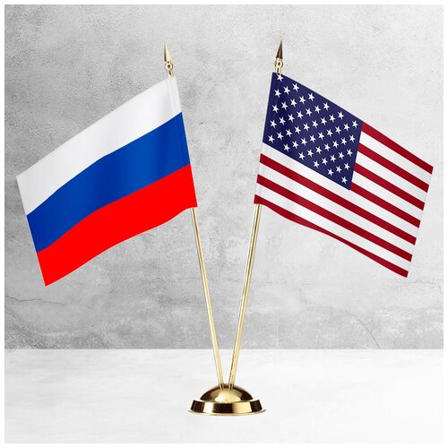 Настольные флаги России и США на пластиковой подставке под золото настольные флаги россии и индии на пластиковой подставке под золото
