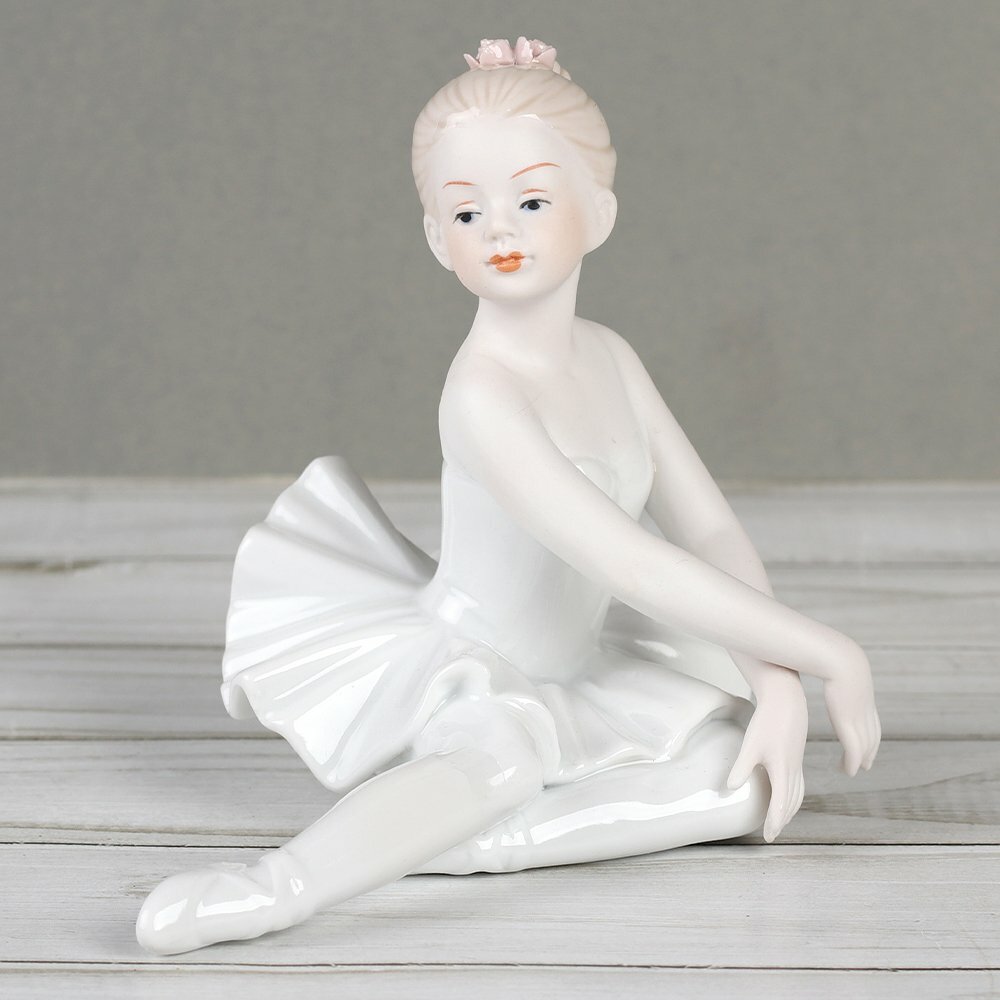 фото Фарфоровая статуэтка "Балерина" 13,5х9х11 см