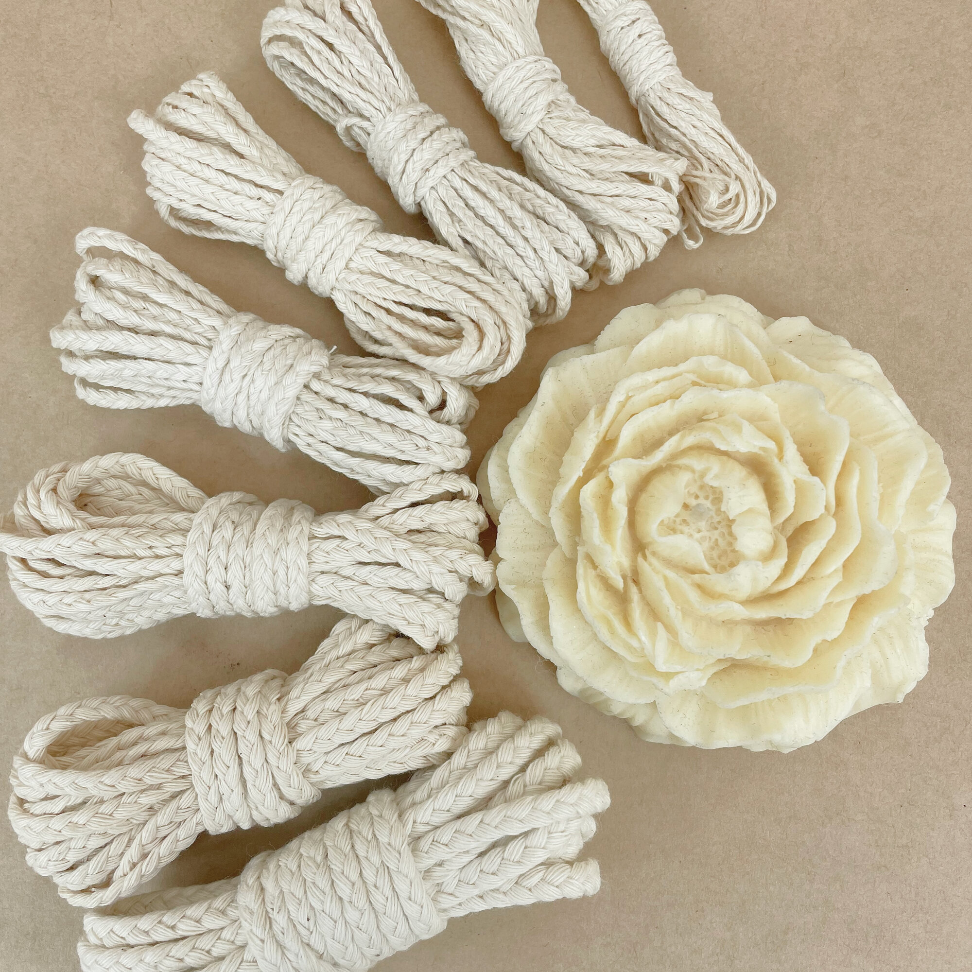 Набор фитилей Dolly Hobby косичка для свечей, хлопковый по 3 метра, 8 шт. — фото 1