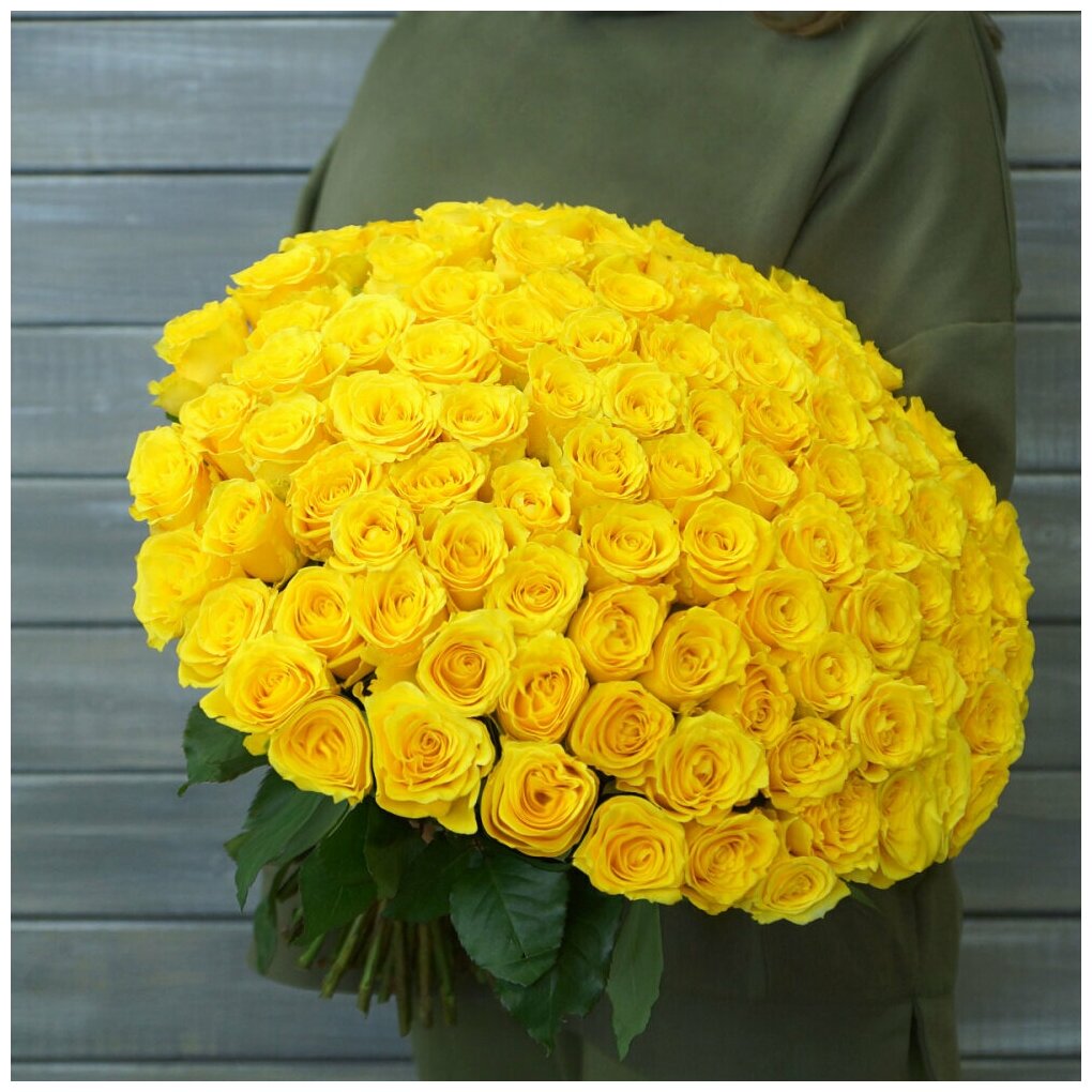 Букет живых цветов из 101 желтая роза с лентой 40см