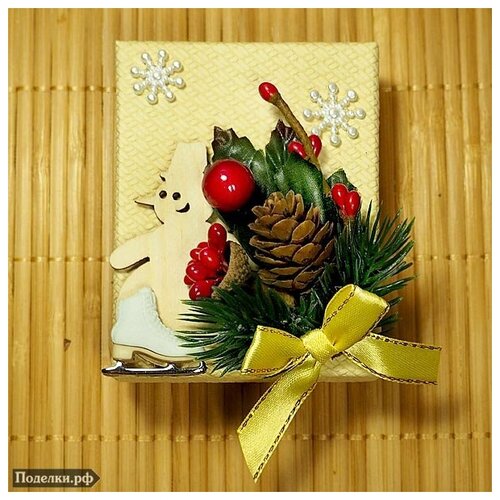 Коробочка картонная прямоугольная бежевая со снеговиком TOV-0062 ручная работа 9х7х3 см, цена за 1 шт.