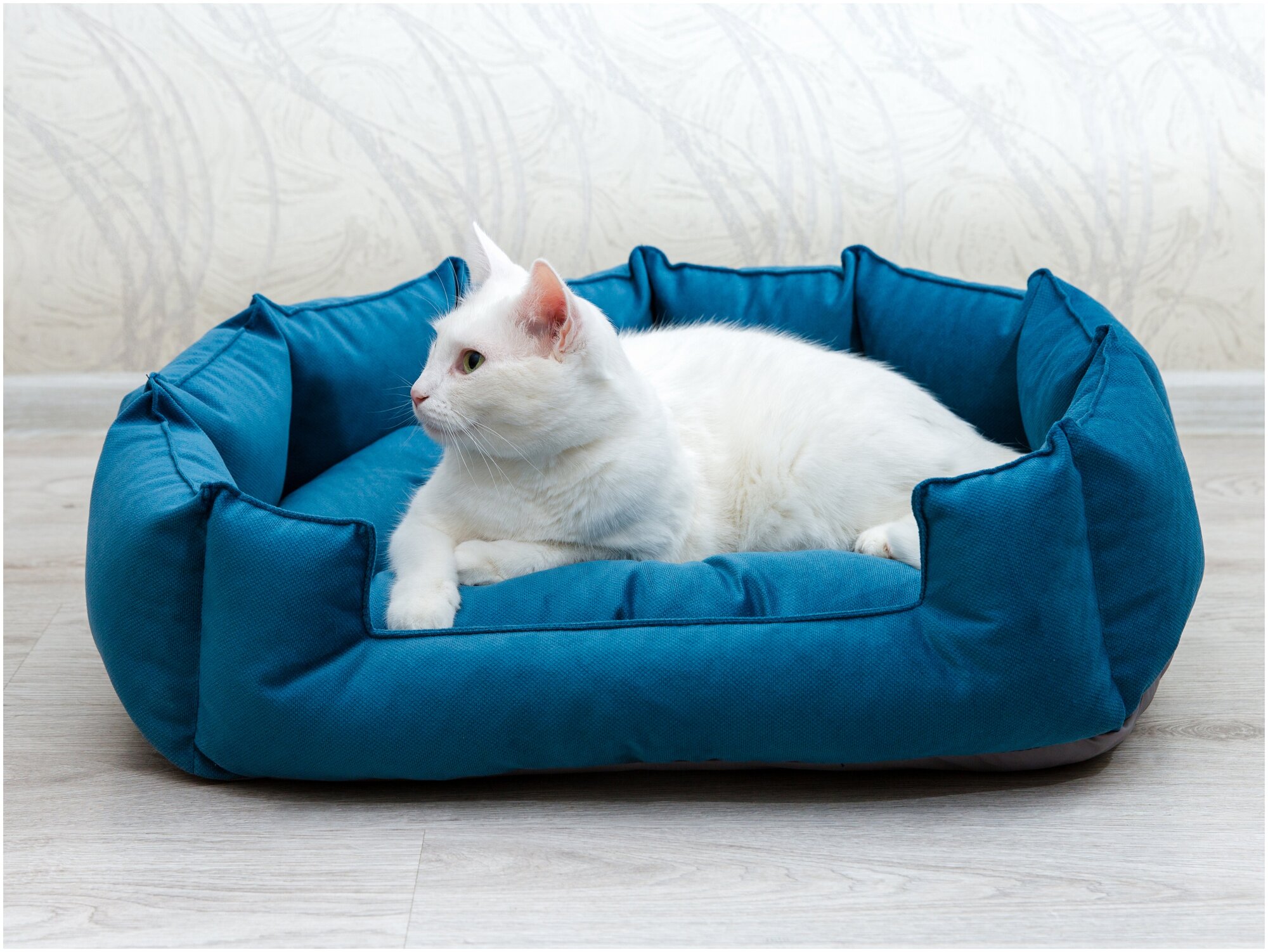 Мягкая лежанка для кошек, собак и животных овальная, 70х58х18см (L), синяя, YUGA - фотография № 4