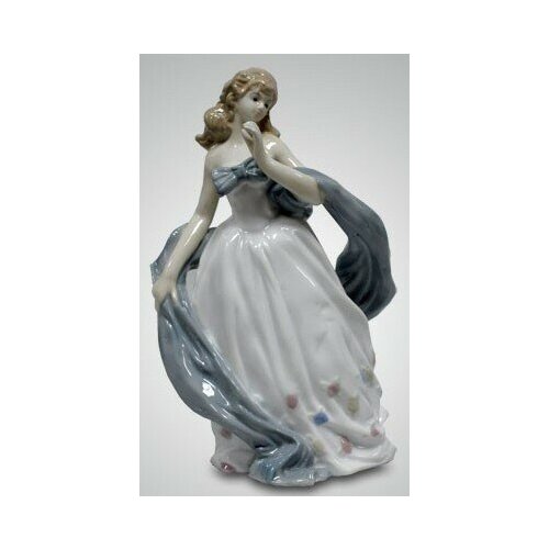 Статуэтка Девушка с шарфом Высота: 23 см Meliza