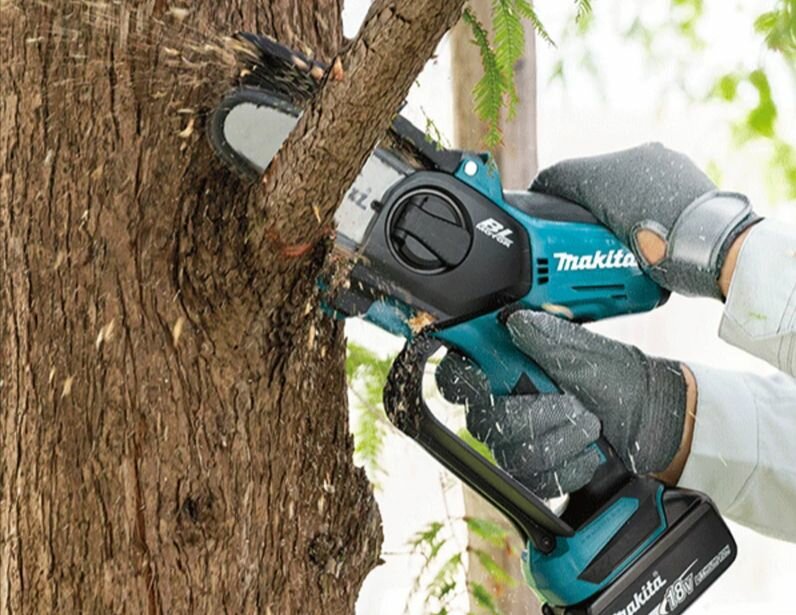 Пила цепная аккумуляторная Makita DUC150Z оригинал - фотография № 5