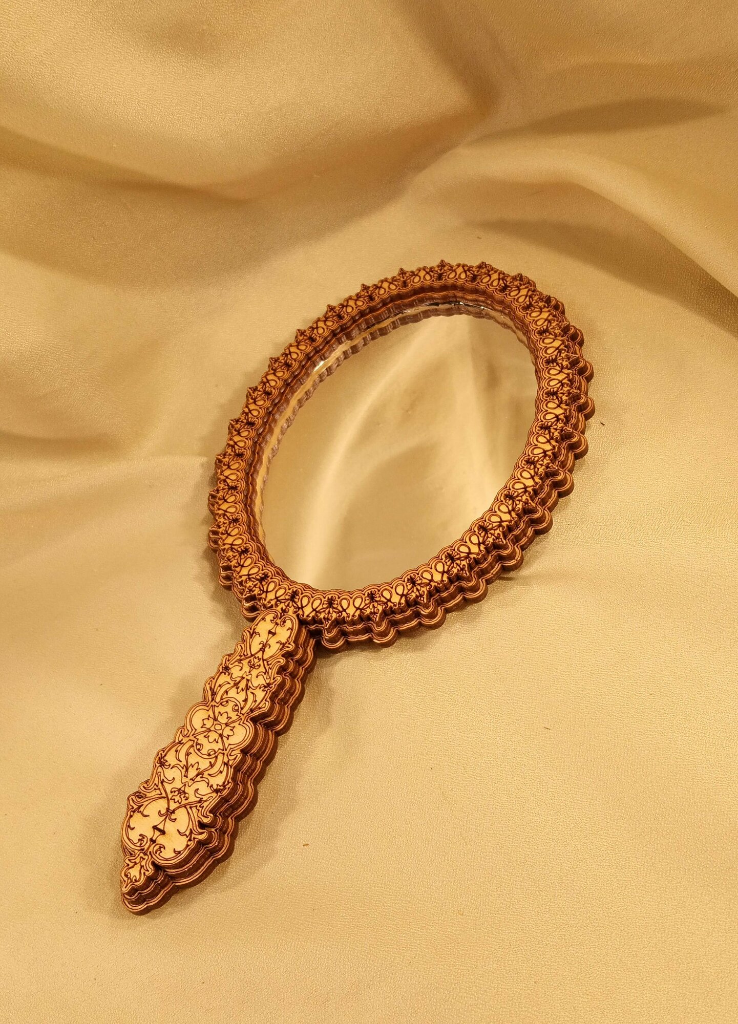 фото Зеркало овальное ручное большое