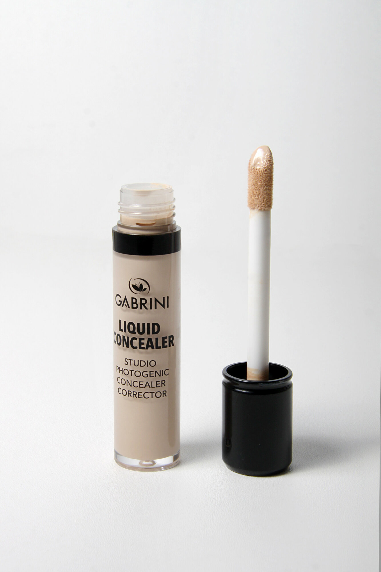 Консилер "Liquid Concealer" Gabrini, для лица и глаз, жидкий корректор для контуринга, от покраснений и кругов под глазами, тон 01 слоновая кость, объем13 мл