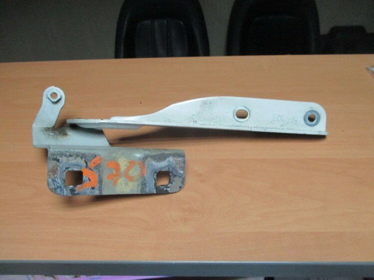Петля капота Ниссан Тиида С11 левая C11X, SC11X 65401ED00A с 2007 по 14 год