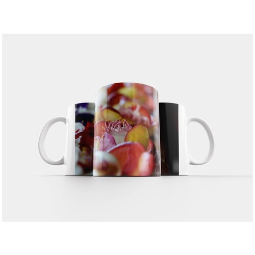 фото Кружка "рабочий стол, крупный план, природа" 320 мл lotsprints