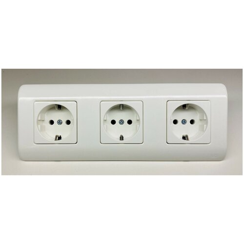 Розетка с заземлением BJC 160031652316723,16А, белый