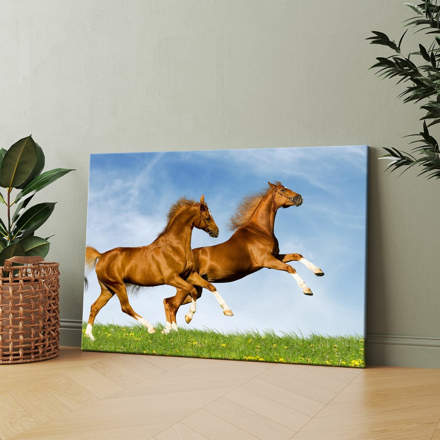 Картина на холсте (две лошади бегут по траве(2)) 20x30 см. Интерьерная, на стену.