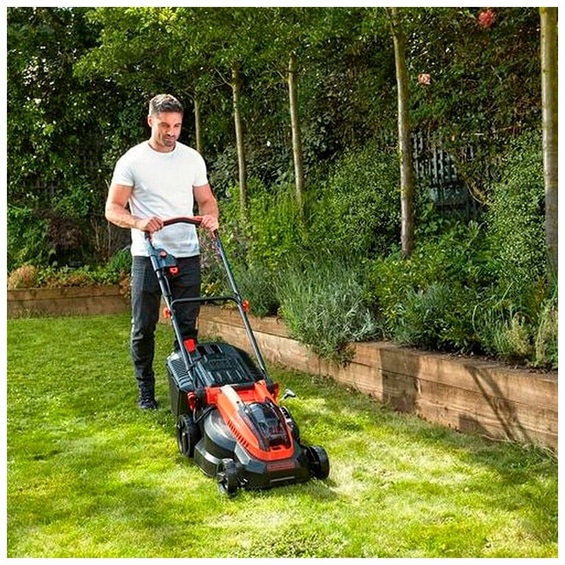 Газонокосилка аккумуляторная BLACK+DECKER CLM3820L1-QW, 38см, несамоходная, 2Ач - фотография № 6