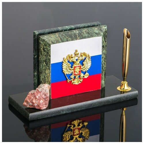 Набор настольный Герб на флаге, змеевик 3527979 письменный мини набор герб россии камень змеевик 113486