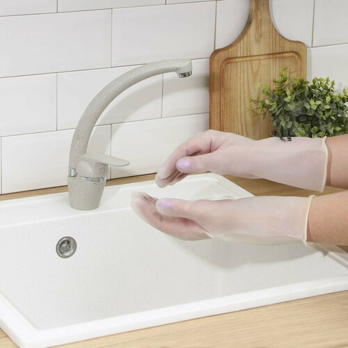 Перчатки хозяйственные Raccoon ПВХ 70 гр размер L цвет белый 300₽