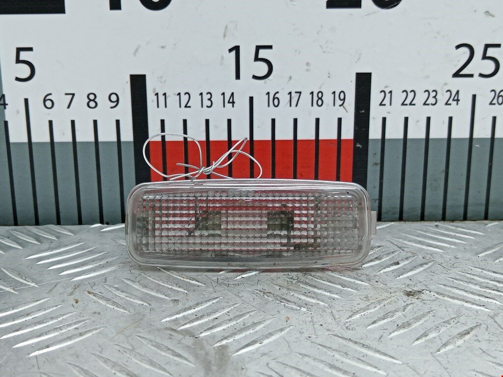 Плафон салонный Audi A6 C5 8L0947105A арт. 1814144