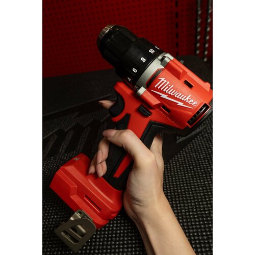 Аккумуляторная дрель - шуруповерт M18 BLDDRC-0X в кейсе MILWAUKEE 28613₽