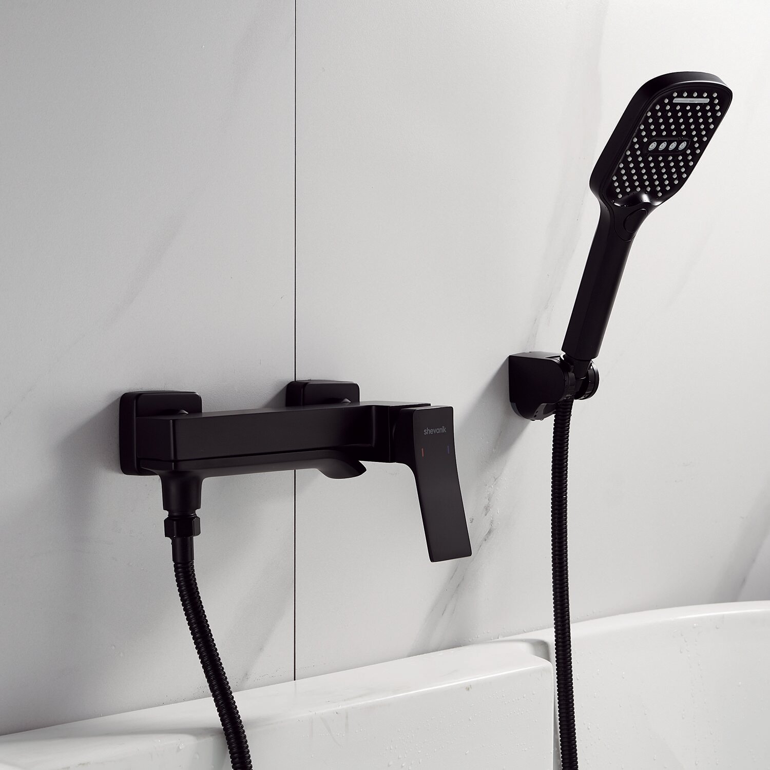 Смеситель для ванны с душем Shevanik S4002H черный матовый — фото 1