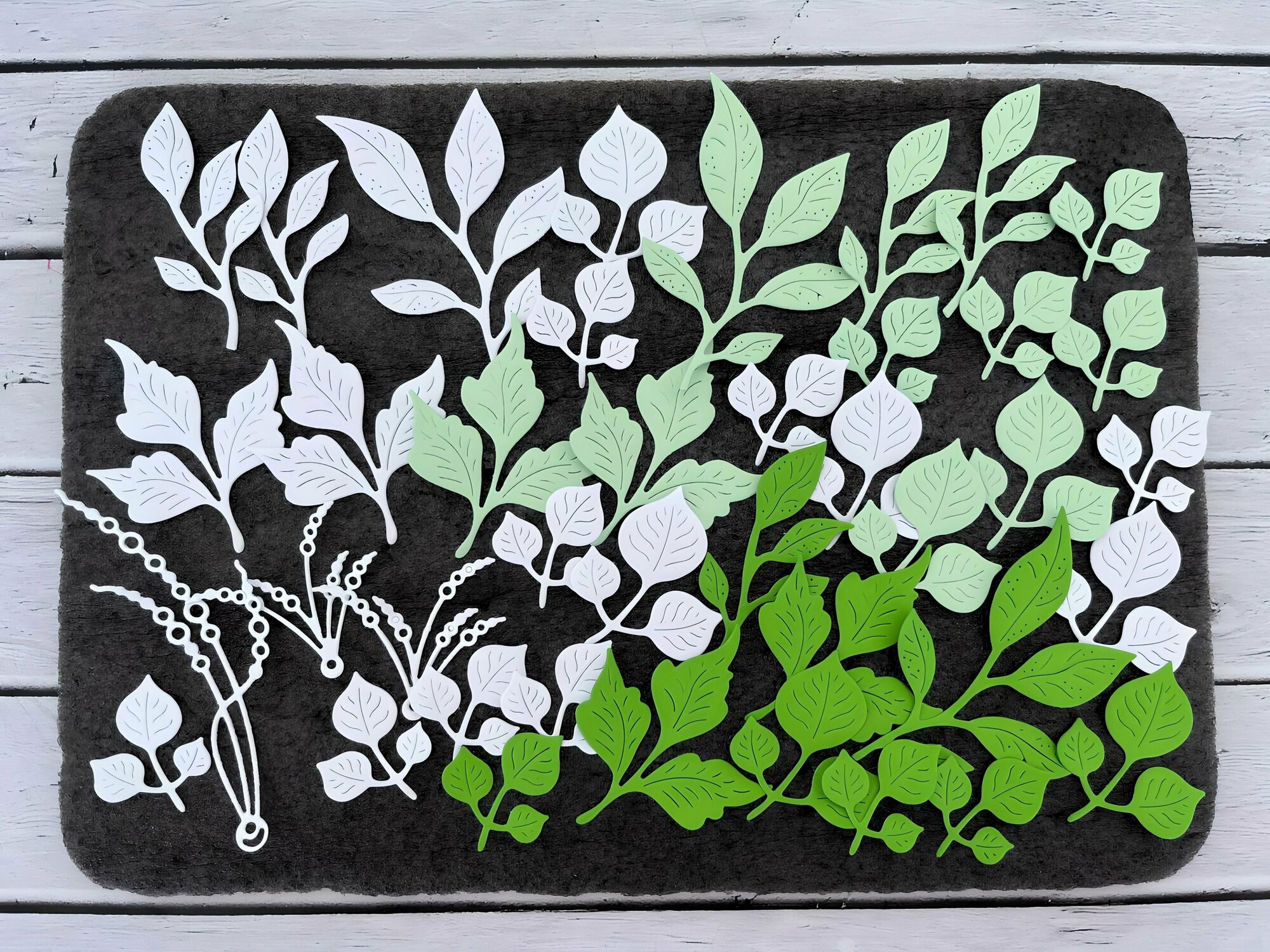 Вырубка для скрапбукинга Набор веточек и листиков зеленые + белые