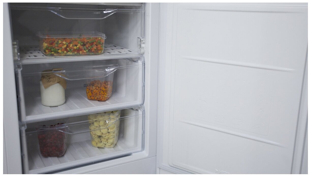 Холодильник с нижней морозильной камерой Indesit - фото №11
