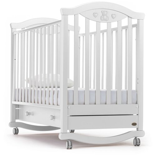 фото Кроватка nuovita lusso (колесо) (качалка), на полозьях белый