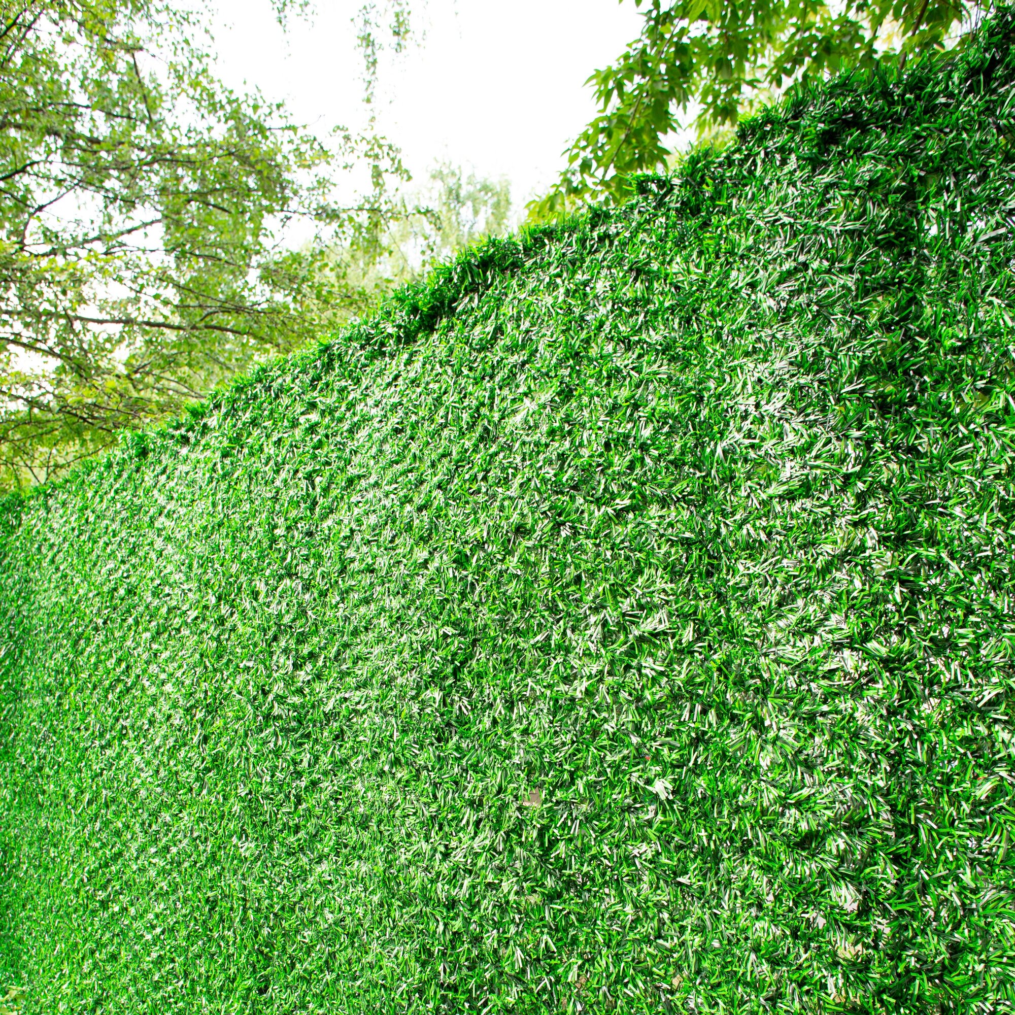 Декоративный забор "Premium Grass" Green Mix для дачи 1,5х2,4м. Травяной забор в рулоне из искусственной травы - фотография № 11
