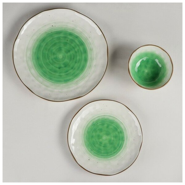 Набор фарфоровой посуды Доляна «Космос», 16 предметов: 4 тарелки d=21 см, 4 тарелки d=27,5 см, 4 миски d=13 см, 4 кружки 400 мл, цвет зелёный