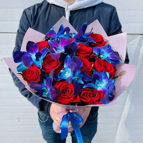 Изображение товара Букет Rybe-Flowers "Космические орхидеи с розами", высота букета 40см