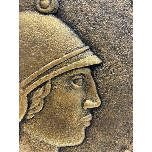 АРТ-Салон на Октябрьской декоративное панно Греческий воин диаметр 21 см смешанная техника 4500₽