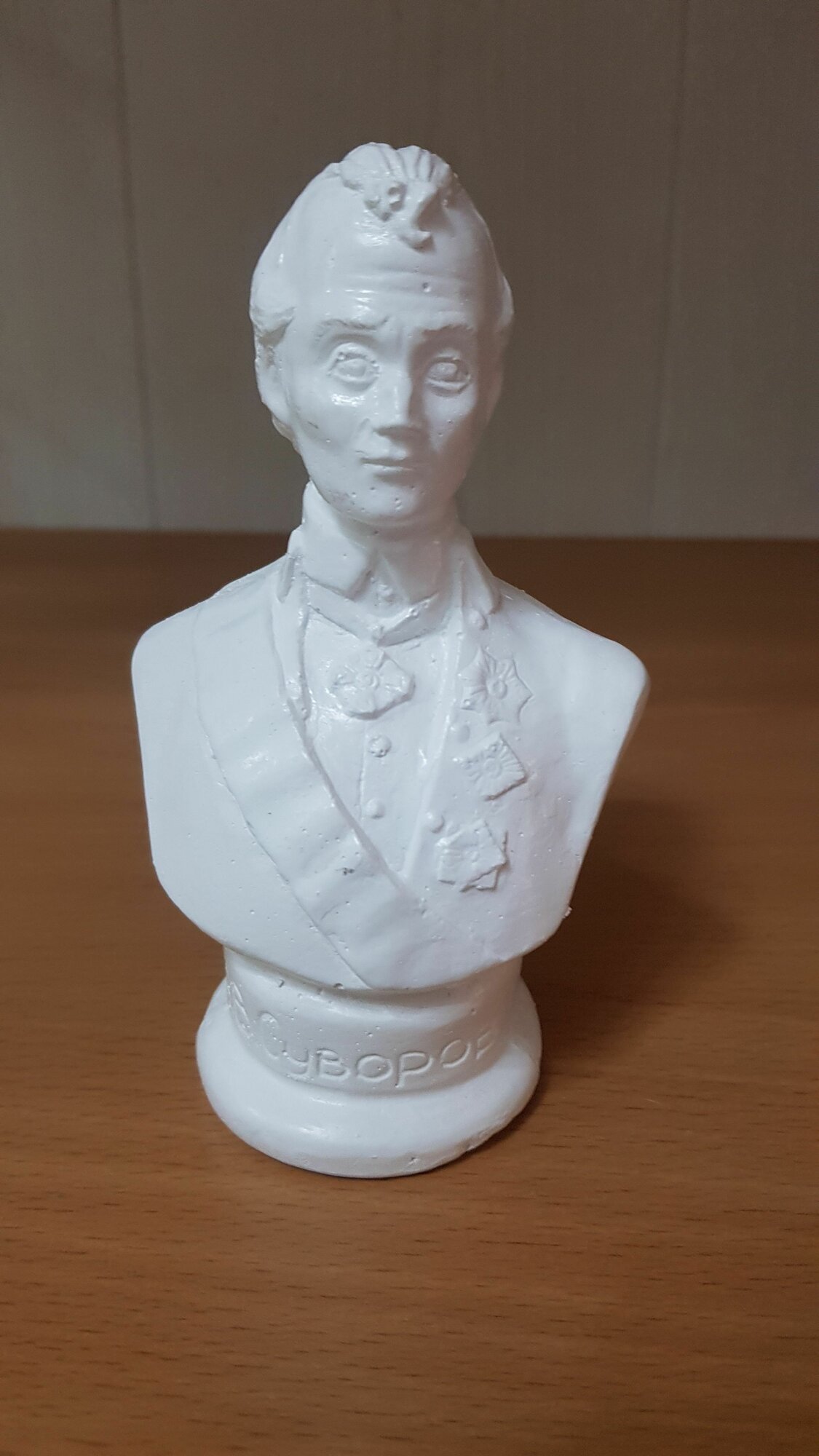 Бюст А. Суворов, 12.5х7х6см, гипс и лаковое покрытие, белый