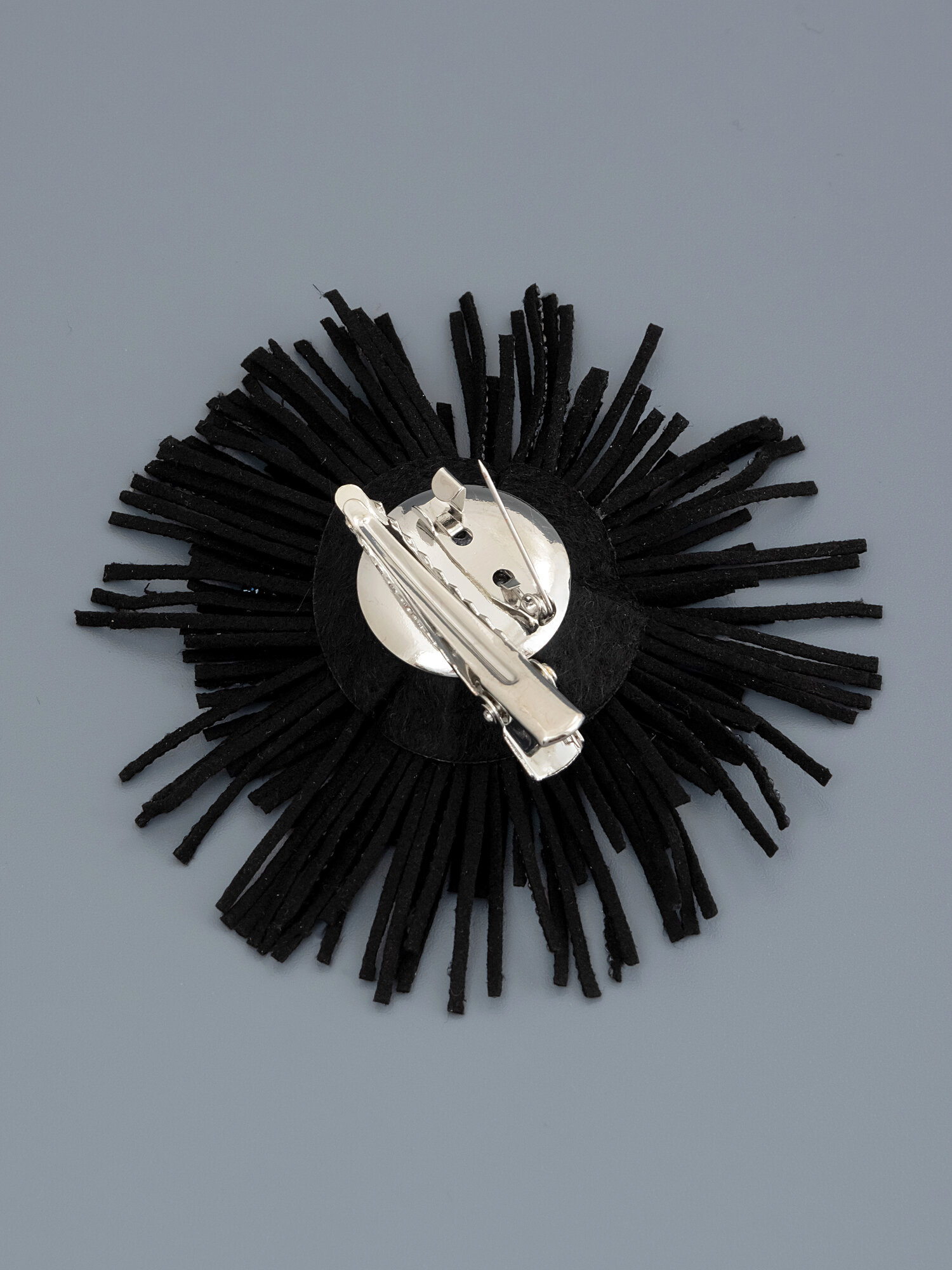 Брошь ЖемАрт, кристалл, 1 шт., синий, серебряный, черный — фото 1