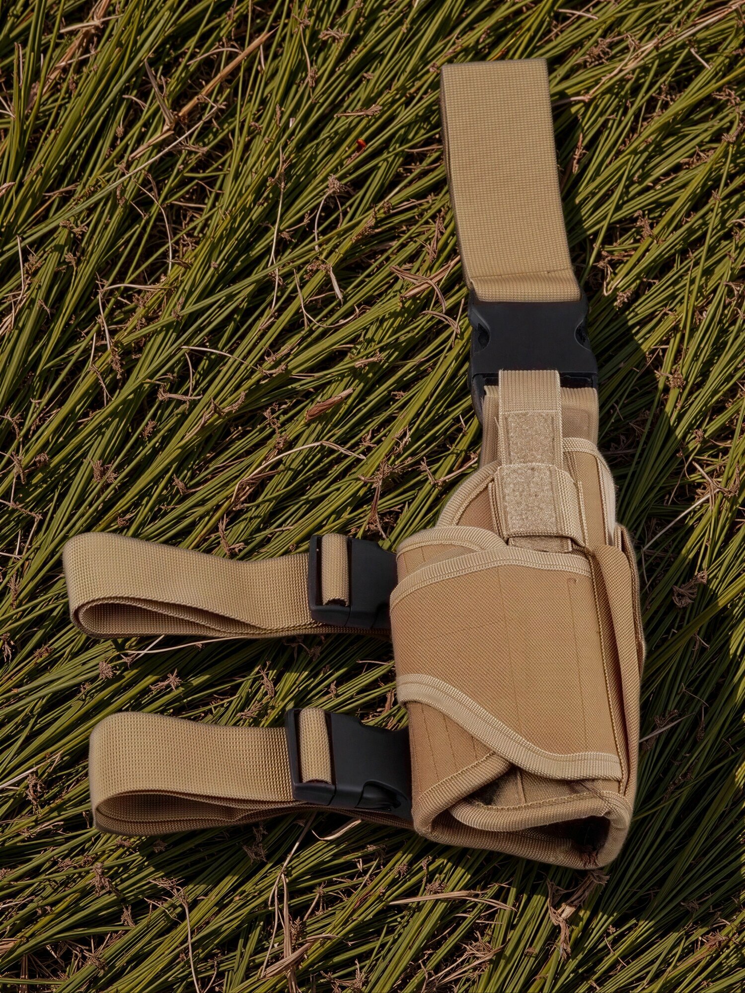 Кобура набедренная для пистолета универсальная тактическая с креплением на ногу коричневая