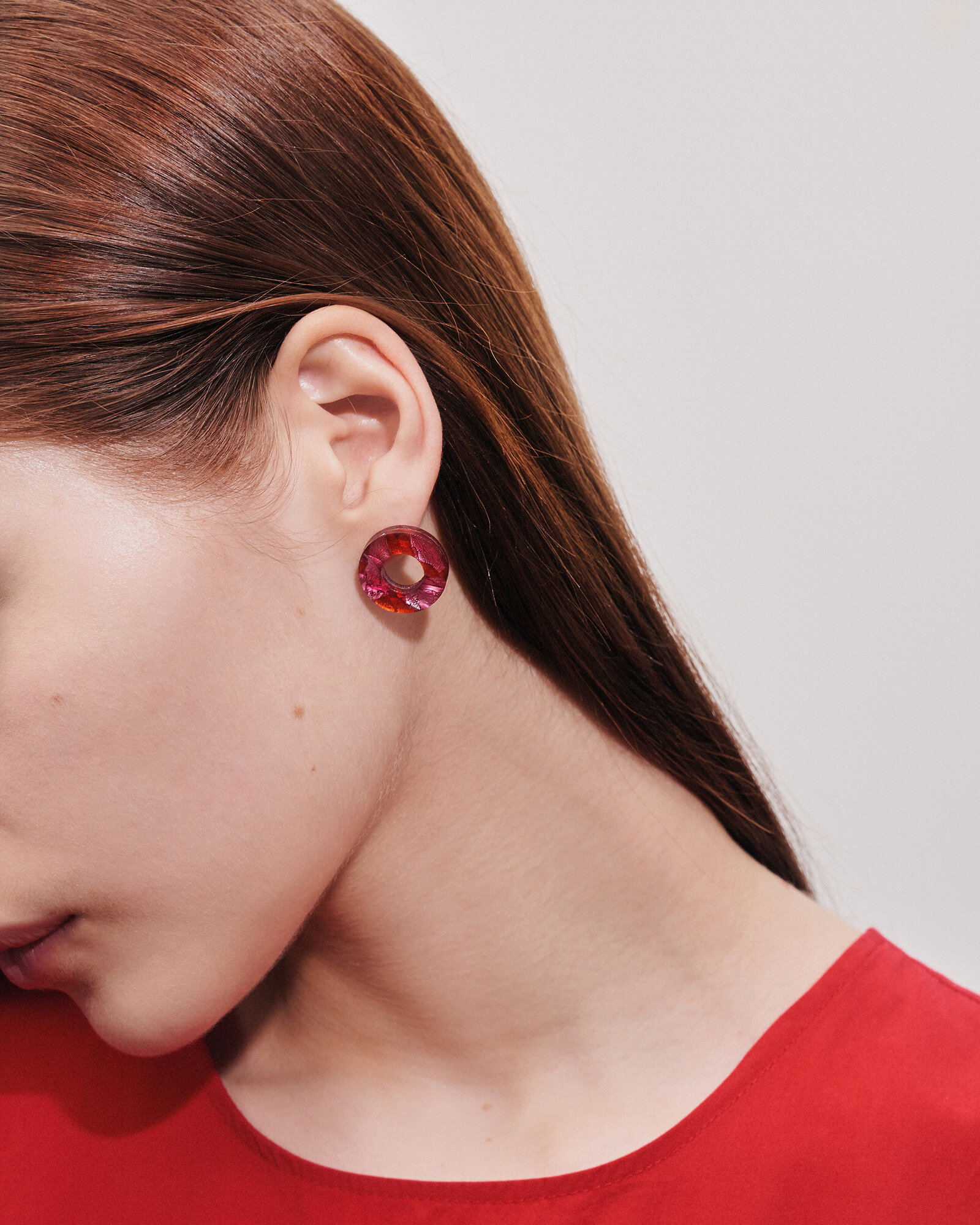 Серьги пусеты MONOLAMA, размер 15 мм, красный — фото 1