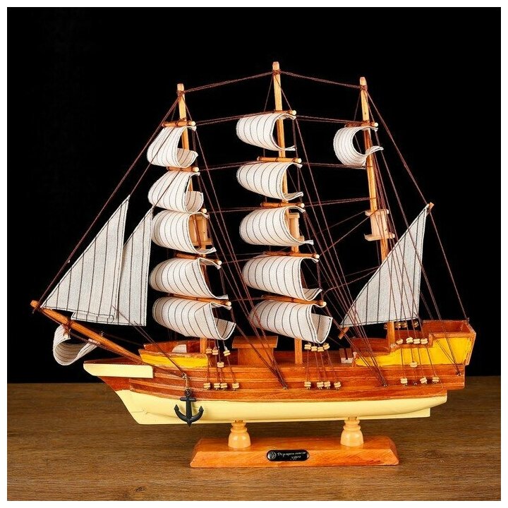 Корабль сувенирный средний "Диана", светлое дерево, паруса бежевые, 10x50x45 см./В упаковке шт: 1