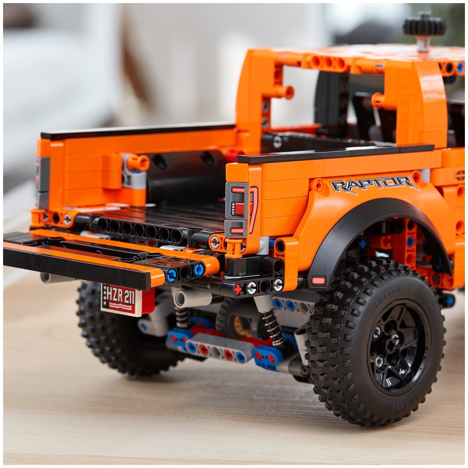 Конструктор Lego Technic Ford F-150 Raptor - фото №11