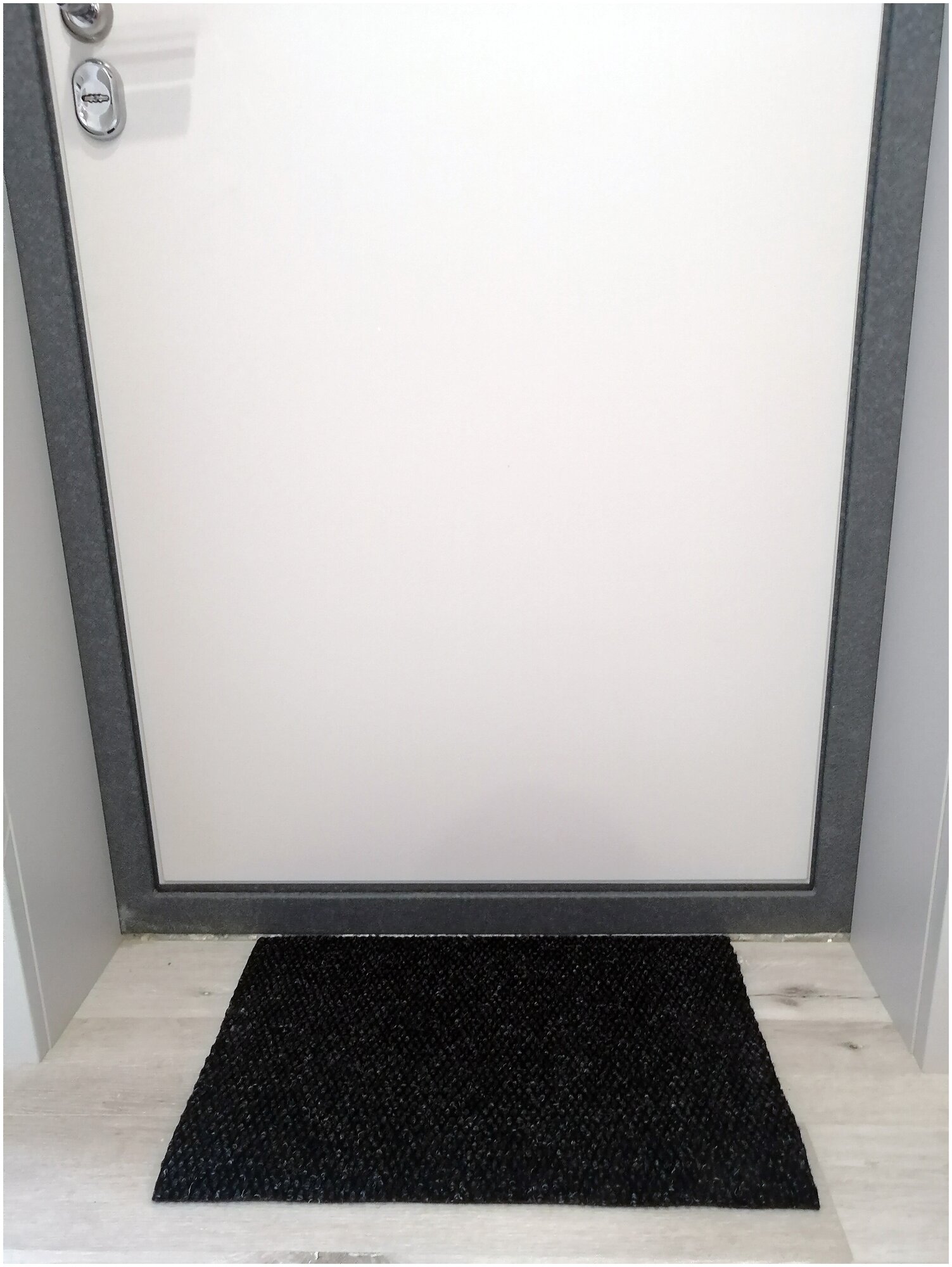 Износостойкий придверный ворсовый коврик на подложке 60х40 см темно-серого цвета - фотография № 4