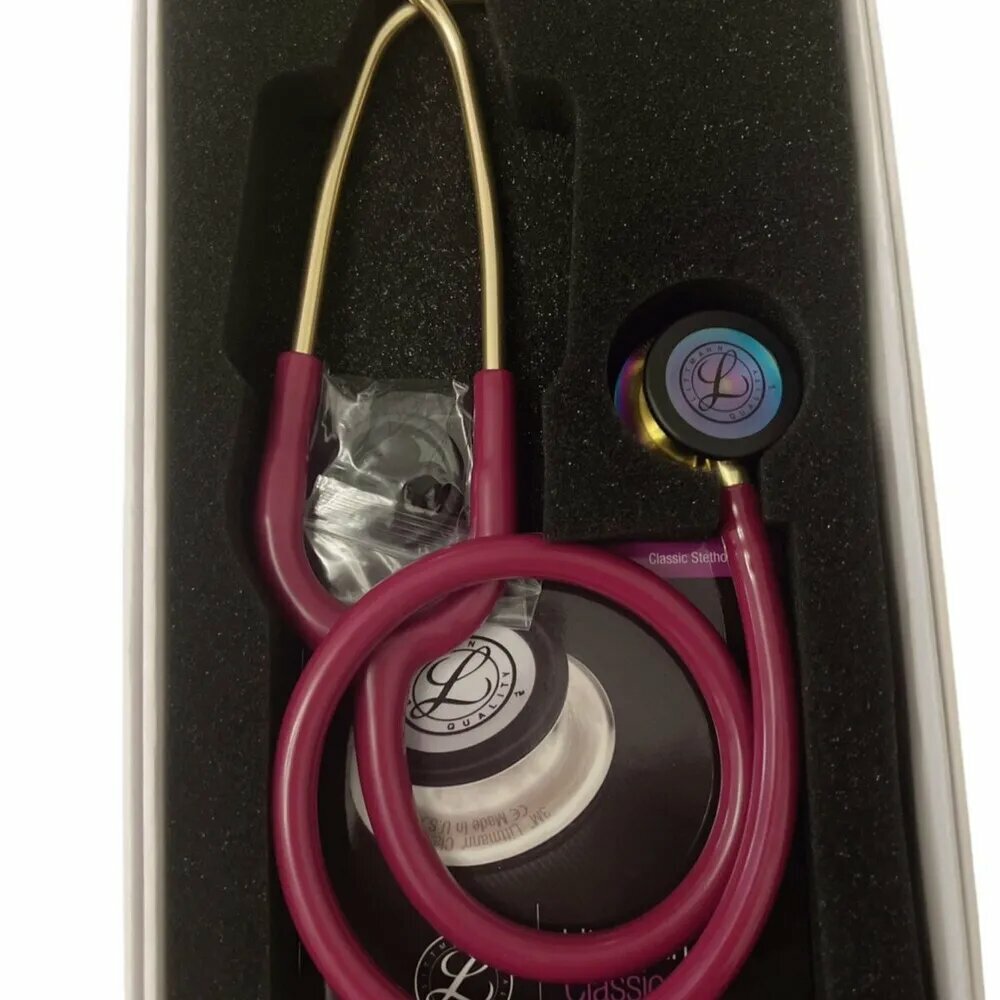 Изображение Стетоскоп Littmann Classic III, трубка клубничного цвета, черная головка и беруши, 5806