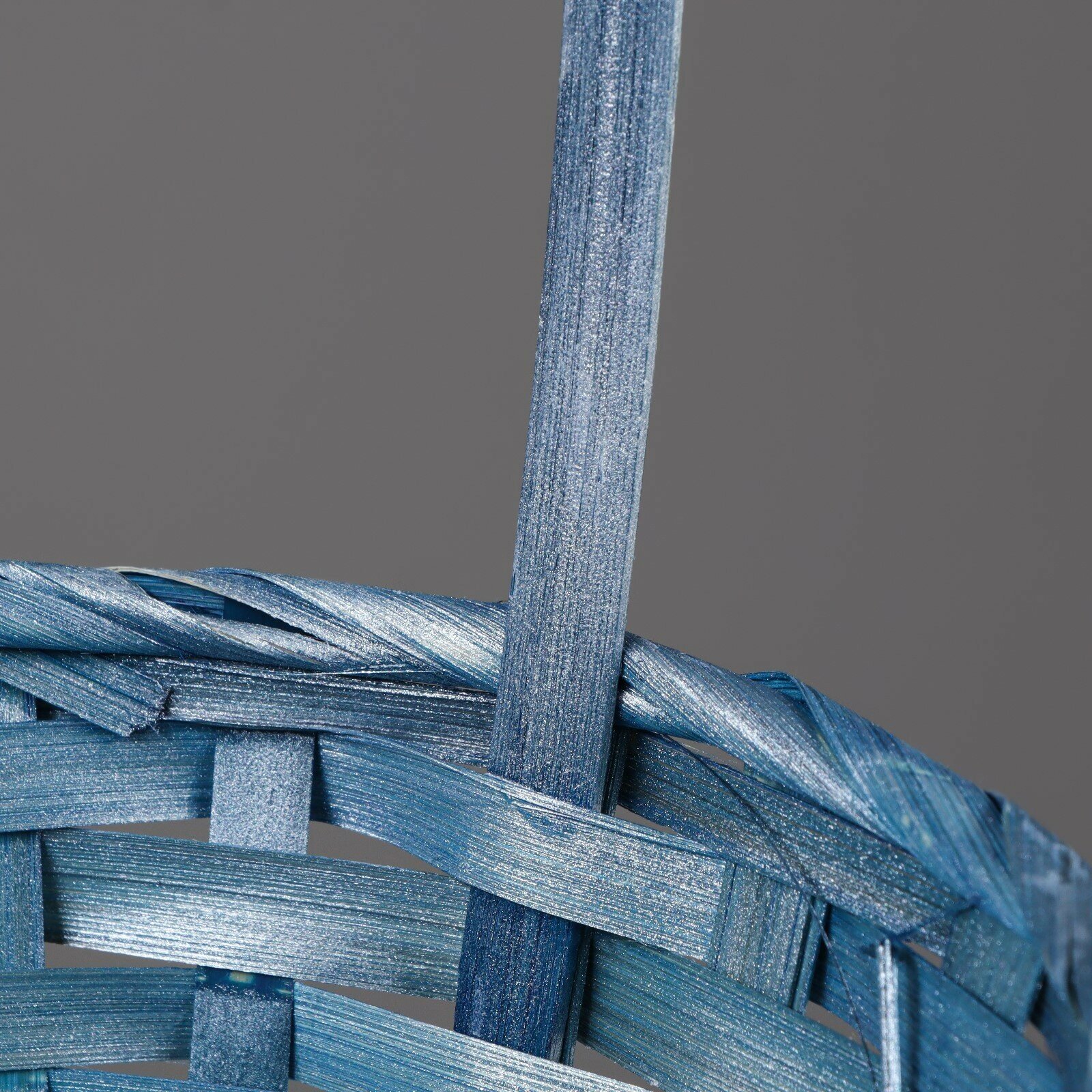 Корзина плетеная, бамбук, голубой, 19х19х32 см - фотография № 3