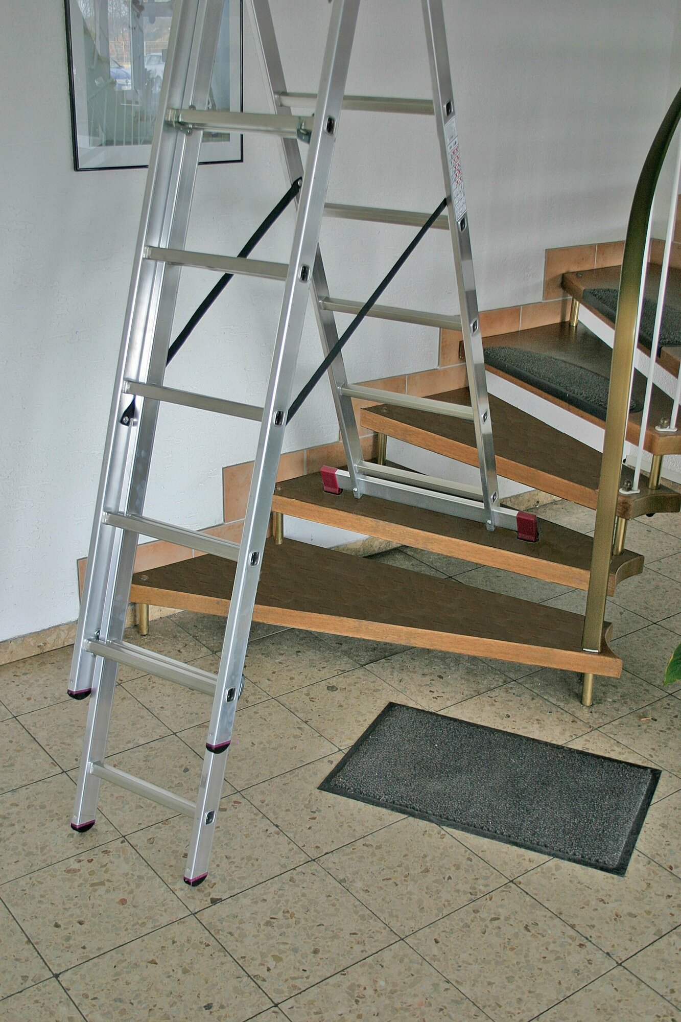 Алюминиевая трехсекционная лестница Krause - фото №8