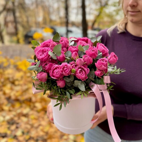Изображение товара Букет "Свежие кустовые розы", розовый, пионовидный, в коробке, 7 роз