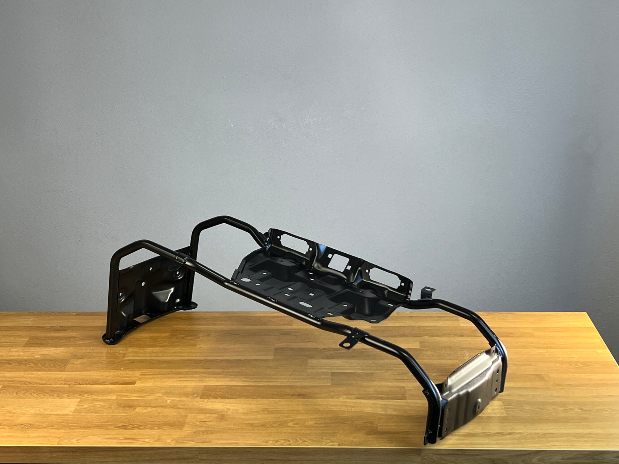 Кронштейн запасного колеса 5839A010, для Mitsubishi Pajero, OEM, черный