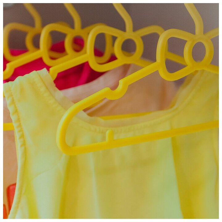 Вешалка-плечики для одежды детская, размер 30-34, цвет микс - фотография № 11