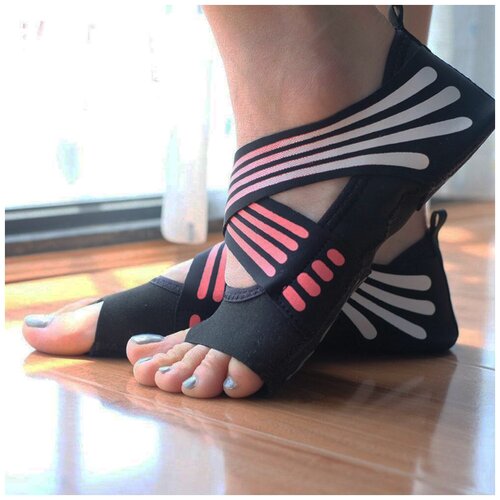 фото Профессиональная обувь для йоги, открытый носок, цвет чёрно-малиновый, размер 39-40, цена за 1 пару sl