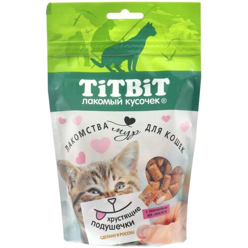 Лакомство для кошек TiTBiT Хрустящие подушечки с паштетом из лосося 100 г