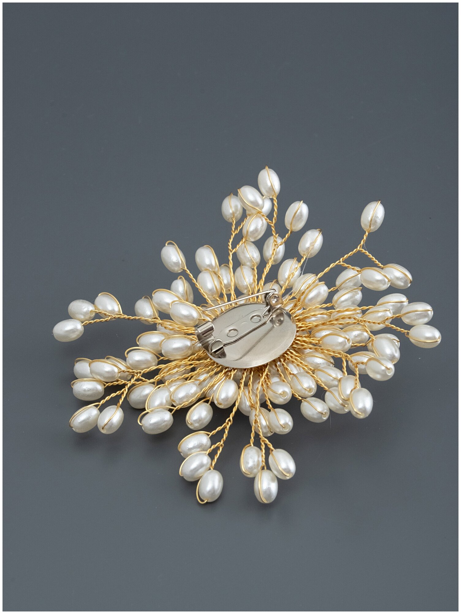 Брошь ЖемАрт, жемчуг имитация, белый/золотой — фото 1