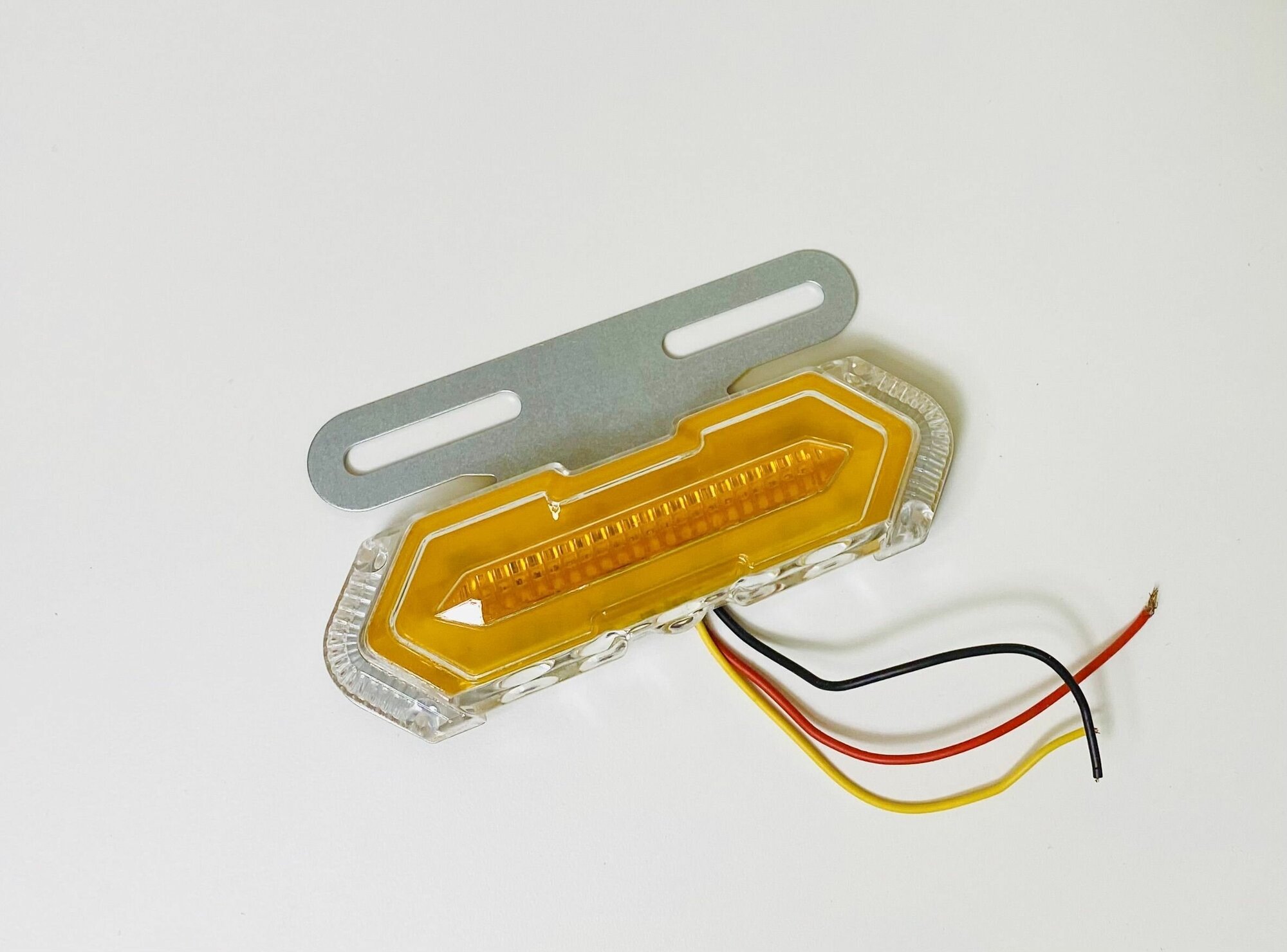 Светодиодные LED боковые габариты+бегущий поворотник+подсветка колеса, с прямым кронштейном, "Шестиугольник", желтый, 24в, комплект 4шт