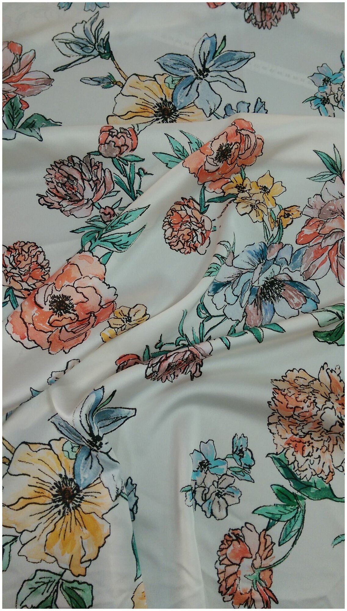 Ткань Креп молочного цвета с цветочным принтом Италия