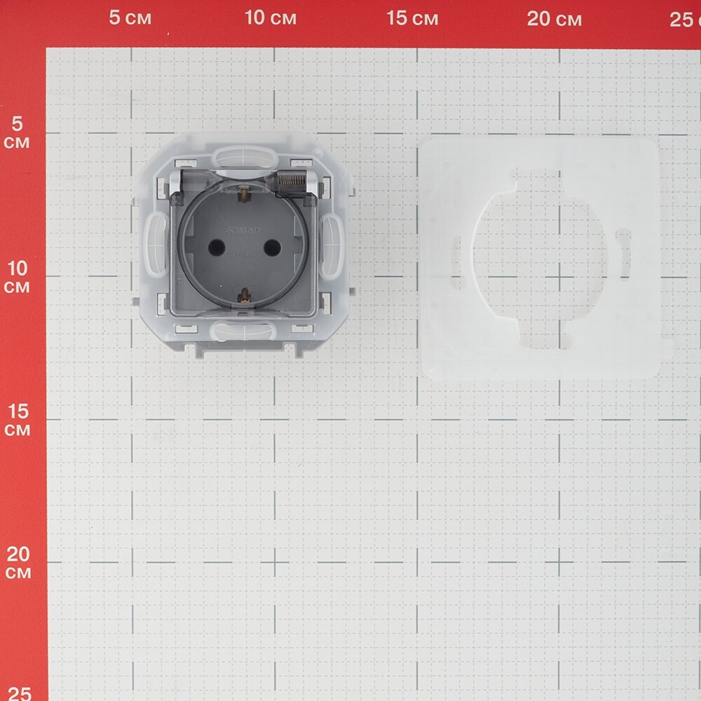 Розетка LEGRAND INSPIRIA 2К+З IP 44 с откидной крышкой и шторками, немецкий стандарт, 16 А-250 В, Алюминий, 673742 - фотография № 6