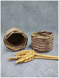 Корзинка лоза <span><b>плетеная</b> корзинка из бумажной лозы ручная. лоза - один из самых экологичных материалов. из лозы создают множество предметов домашнего обихода: <b>корзины</b></span>