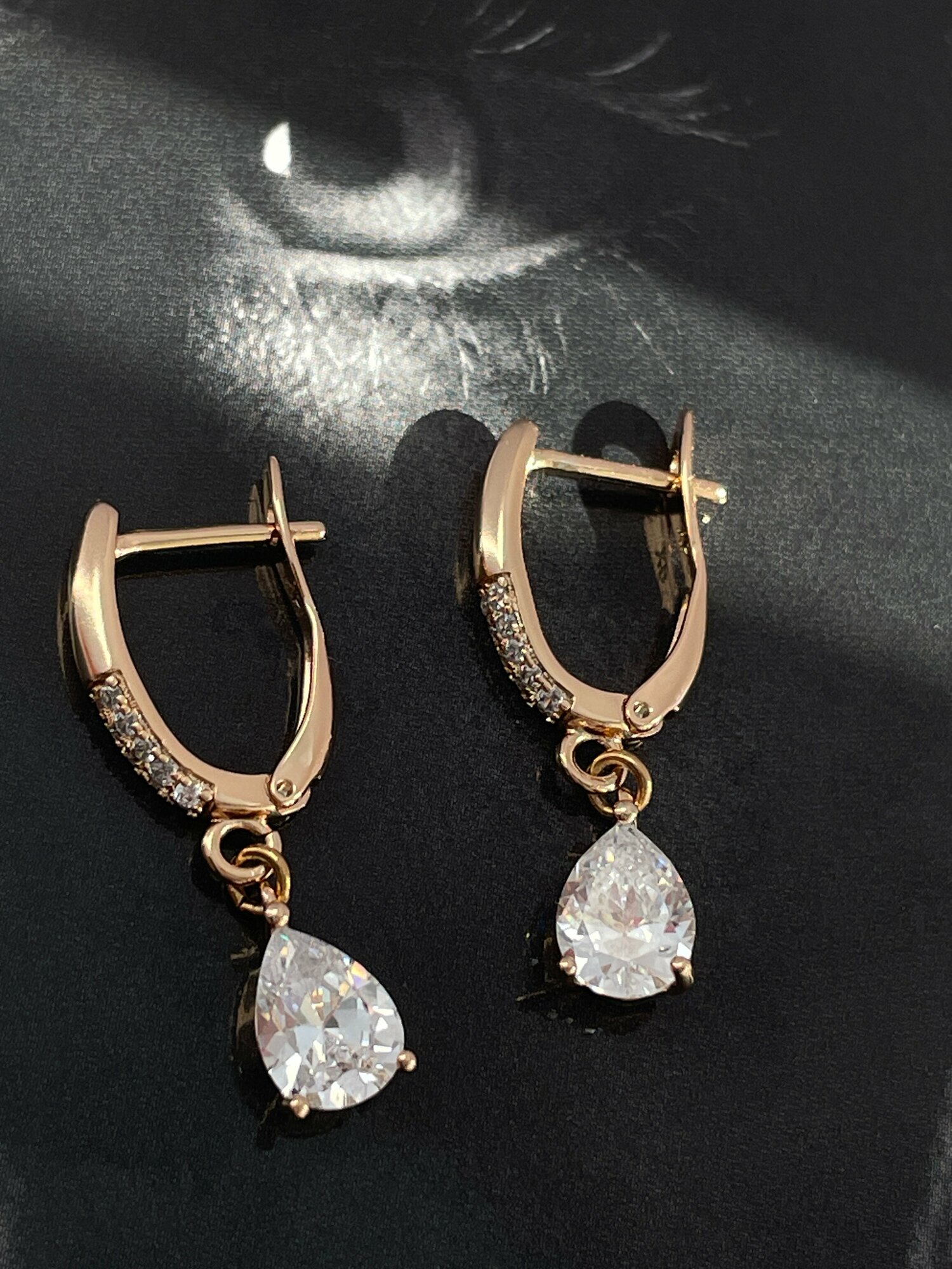 Серьги с подвесками, циркон